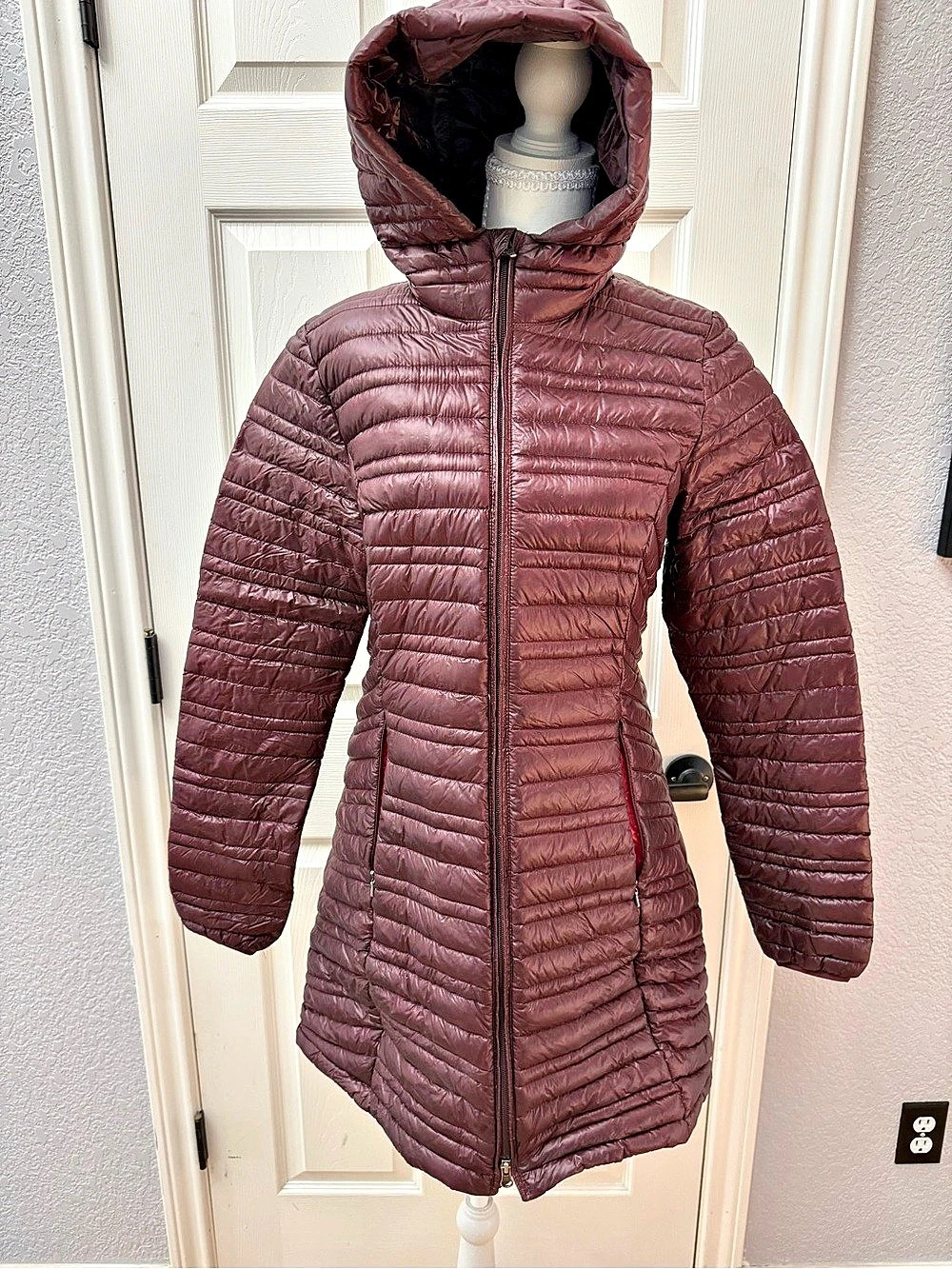 Patagonia Down Sweater Parka Hooded Puffer Coat Reddish Maroon Women’s Medium
